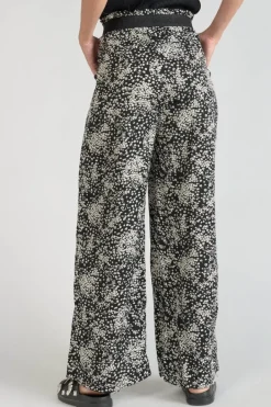 Le Temps des Cerises Pantalon Fluide Luisa A Motif Fleuri Noir Et Blanc Black Flower Discount