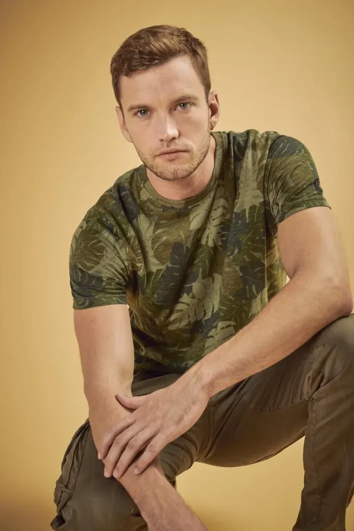 Le Temps des Cerises T-Shirt Jung A Motif Jungle Kaki Leaf Cheap